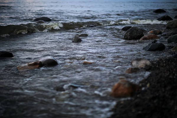 Akşam taş beach — Stok fotoğraf