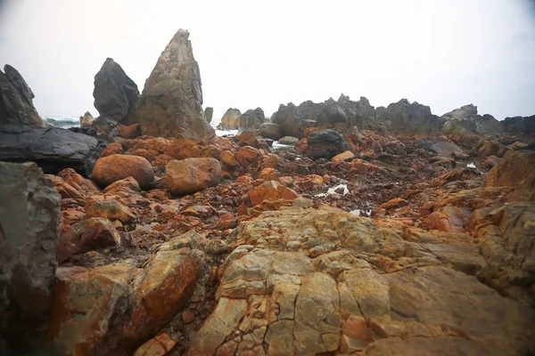 Nagy kövek a parton — Stock Fotó