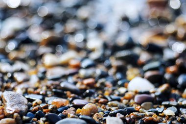 Nehir kıyısında çakıl doku 