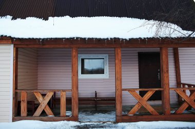 Kır evi oyuk ve çit