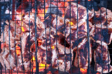 Izgarada şiş kebap