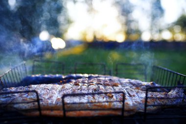 Sokakta ızgara balık