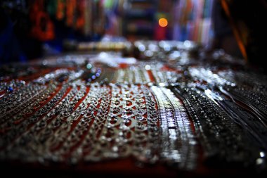 Hint pazarında, seyahat