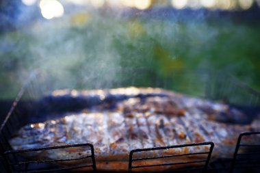 Sokakta ızgara balık