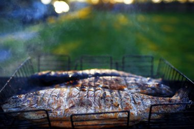 Sokakta ızgara balık