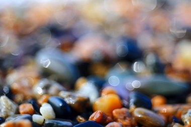 Nehir kıyısında çakıl doku 