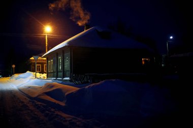 Evin pencerelerden ışık