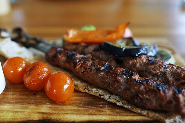 Plato de carne en un restaurante —  Fotos de Stock