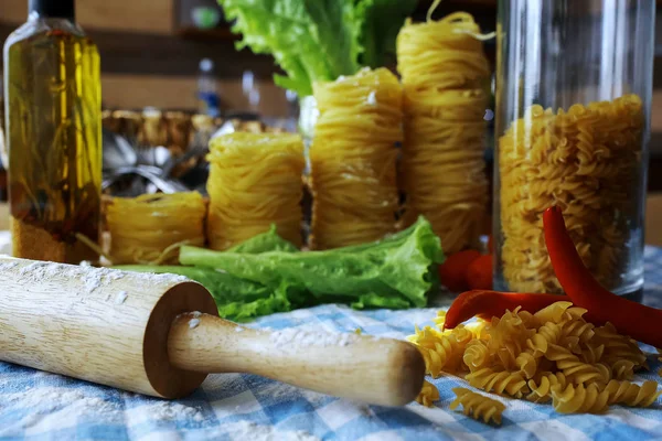 Pasta per cucinare in un ristorante — Foto Stock