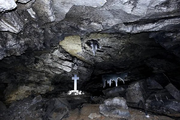 Πολύχρωμα τοίχους μέσα σε μια σπηλιά — Φωτογραφία Αρχείου