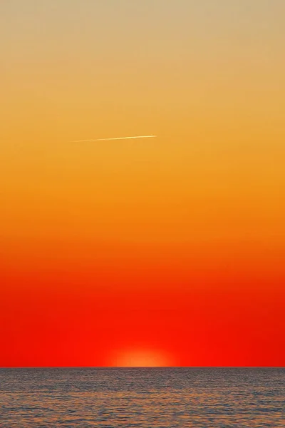 Geweldige stralen van de Rode zonsondergang — Stockfoto