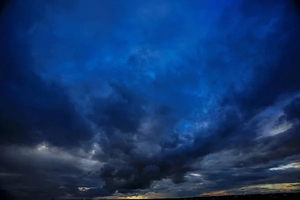 Nuvens cinzas antes da tempestade — Fotografia de Stock