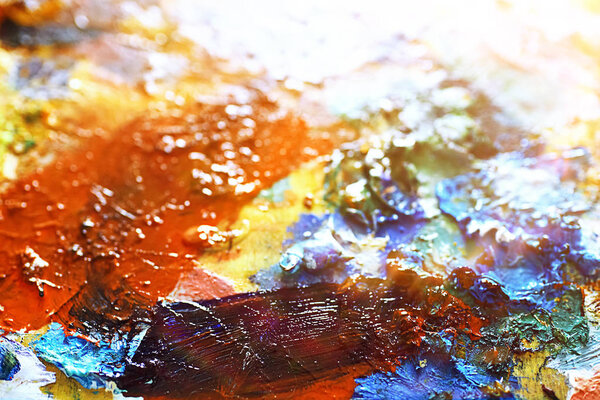 artist oil paints on canvas