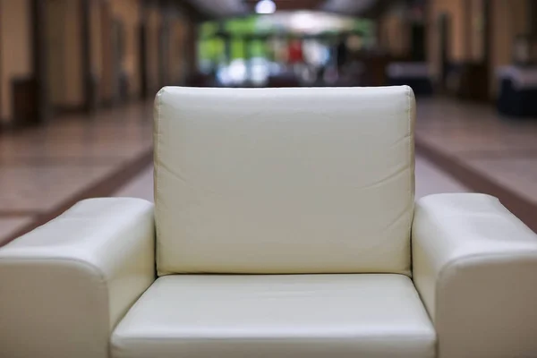 Λευκό δερμάτινη πολυθρόνα — Φωτογραφία Αρχείου