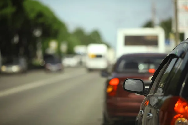 Auto's rijden op snelweg — Stockfoto