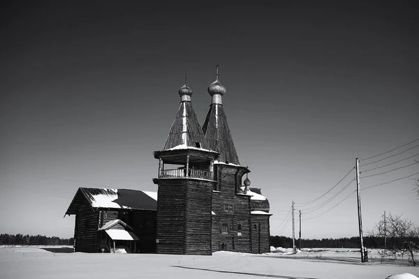 Church in the village in winter — Stock Photo, Image