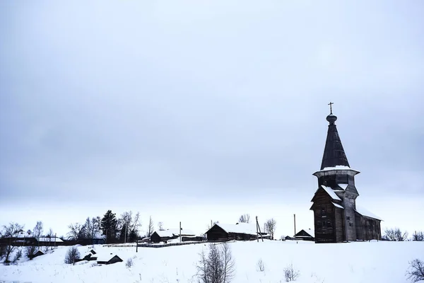 Church in the village in winter — Stock Photo, Image