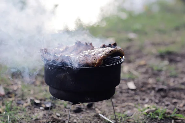 La griglia barbecue costola alla griglia — Foto Stock