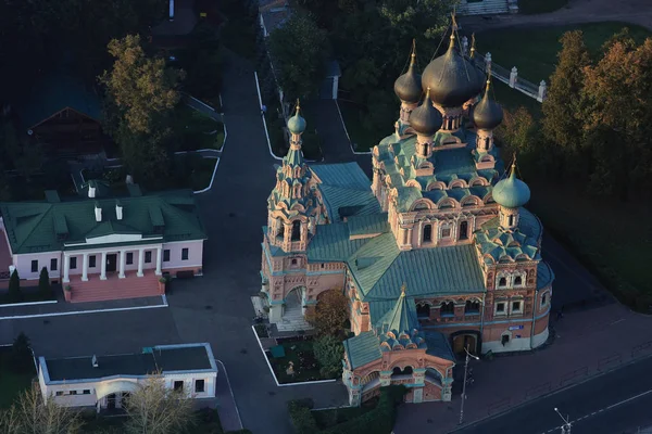 Ortodoks Kilisesi görünümünü — Stok fotoğraf