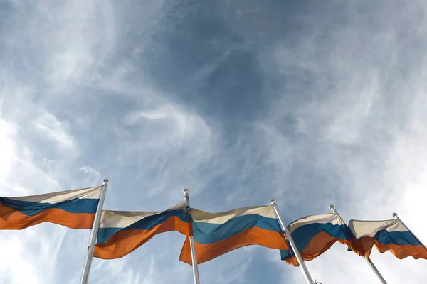 Drapeaux de Biélorussie contre le ciel — Photo