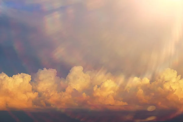Облака в небе на закате — стоковое фото
