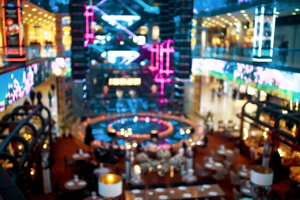 Blurred background in a shopping center — Stock Photo, Image