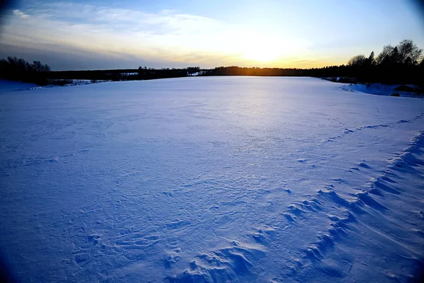 A jég a befagyott tó — Stock Fotó