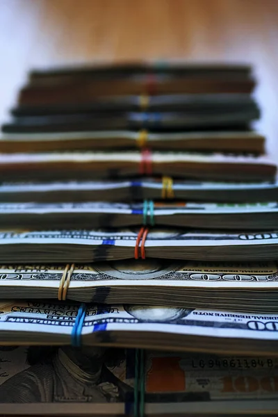Duże paczki pieniędzy — Zdjęcie stockowe