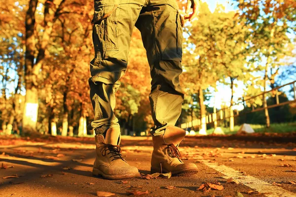 Person promenader längs banan — Stockfoto