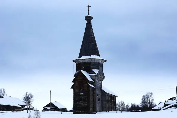 Templom a faluban télen — Stock Fotó