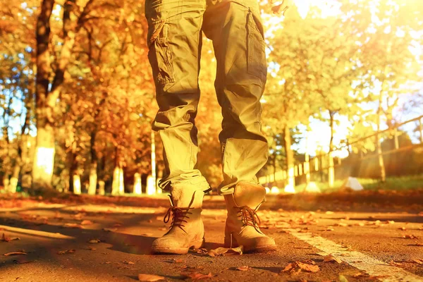 Personne Marcher le long du chemin — Photo