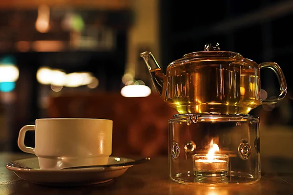 Te på bord i restaurangen — Stockfoto