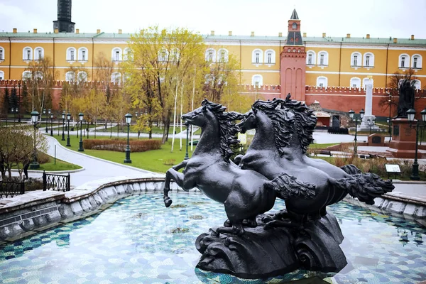 在莫斯科的公园的喷泉 — 图库照片