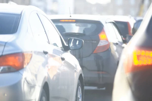 Coches en coche en la carretera — Foto de Stock