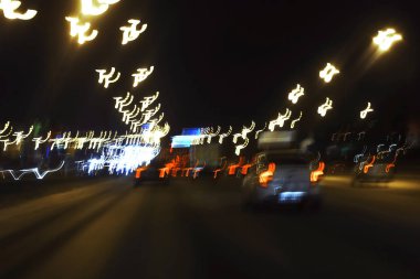 Bir şehirde gece ışıkları