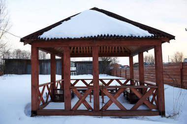 Kır evi oyuk ve çit