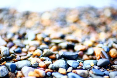 Nehir kıyısında çakıl doku 