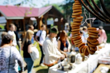 Simit Fuarı'nda bir grup üzerinde 