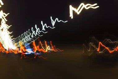 Bir şehirde gece ışıkları