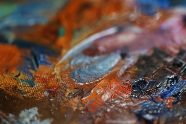 sanatçının tuval üzerine yağlıboya