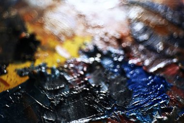 sanatçının tuval üzerine yağlıboya