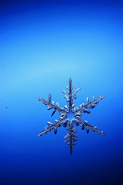 Stora snökristall, snöflinga — Stockfoto