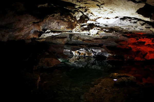동굴 안에 다 색된 벽 — 스톡 사진