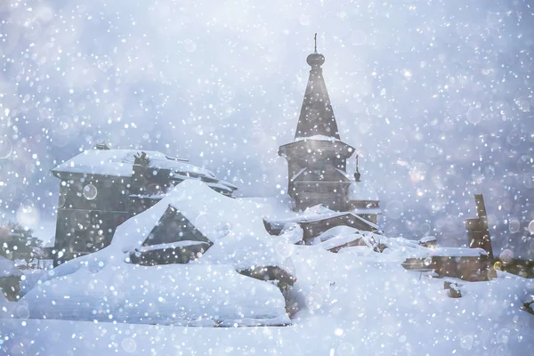 Kyrkan i byn på vintern — Stockfoto