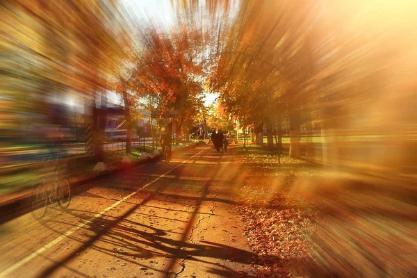 Sonniges Wetter im Herbstpark — Stockfoto