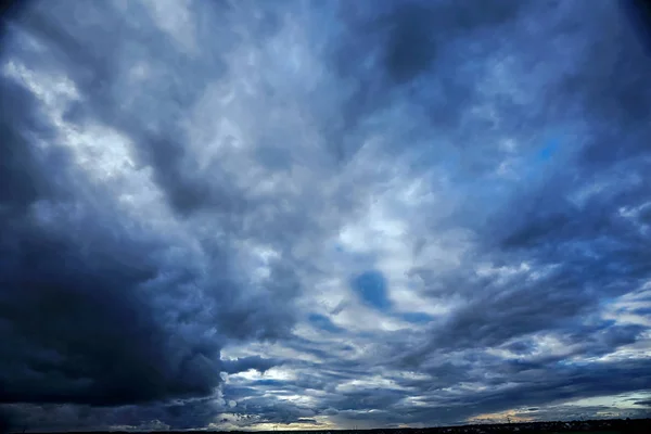 Szare chmury przed burzą — Zdjęcie stockowe