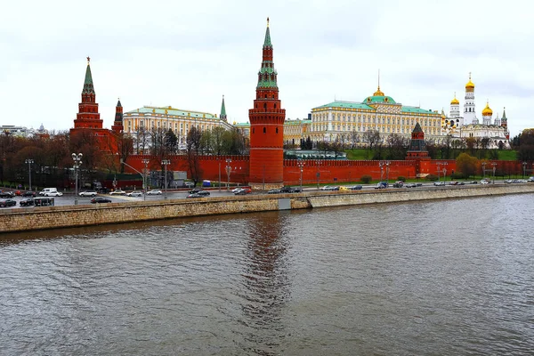 Kremlin'e ve Moskova Nehri