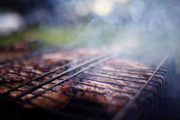 La parrilla barbacoa costilla a la parrilla —  Fotos de Stock