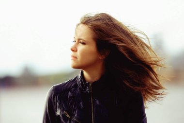 Genç güzel kadın.