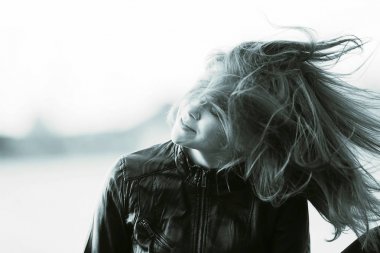 Genç güzel kadın.